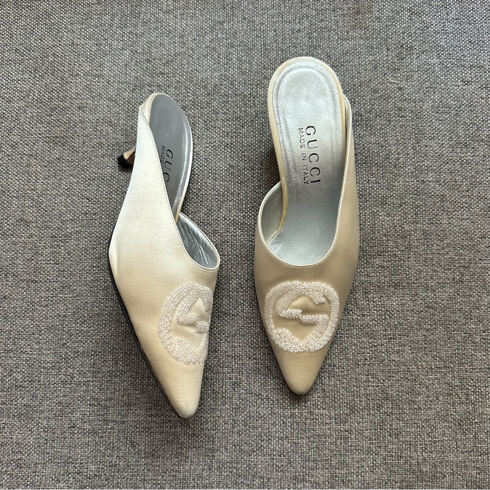 Rare vintage satin Gucci beaded mule heels - Picture 2 of 8
